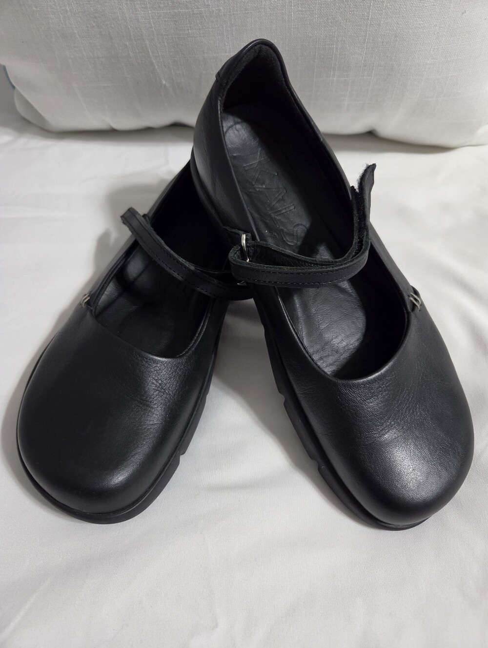 Kalso Dash Black Leather Mary Jane Adjustable Strap Flats. Sz 7 Like New